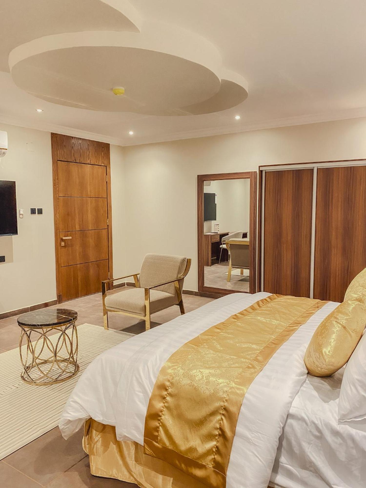 Comfort Inn Al Taawon - Family Only Рияд Екстериор снимка