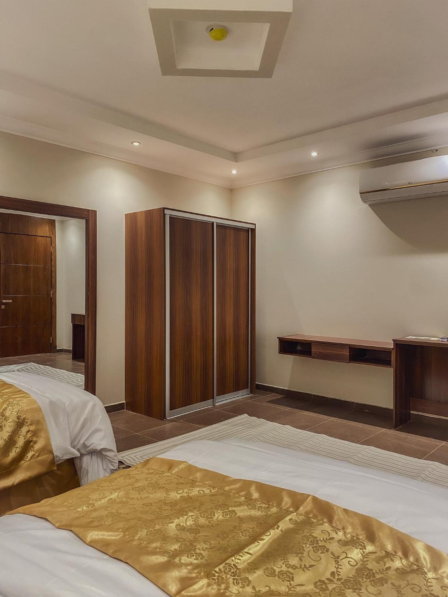 Comfort Inn Al Taawon - Family Only Рияд Екстериор снимка