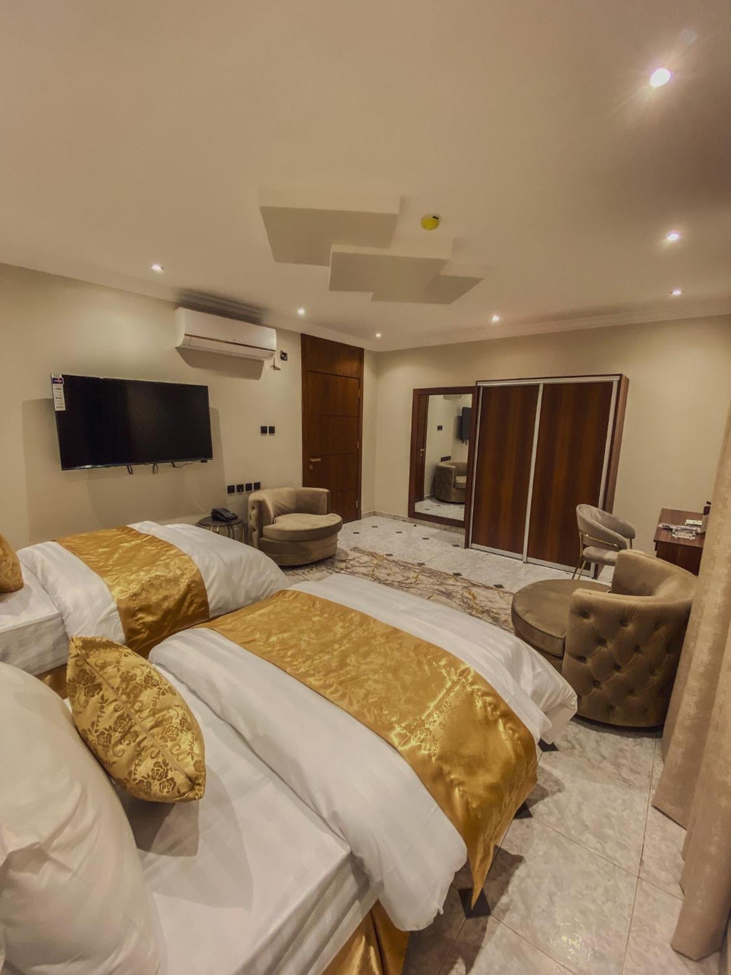 Comfort Inn Al Taawon - Family Only Рияд Екстериор снимка