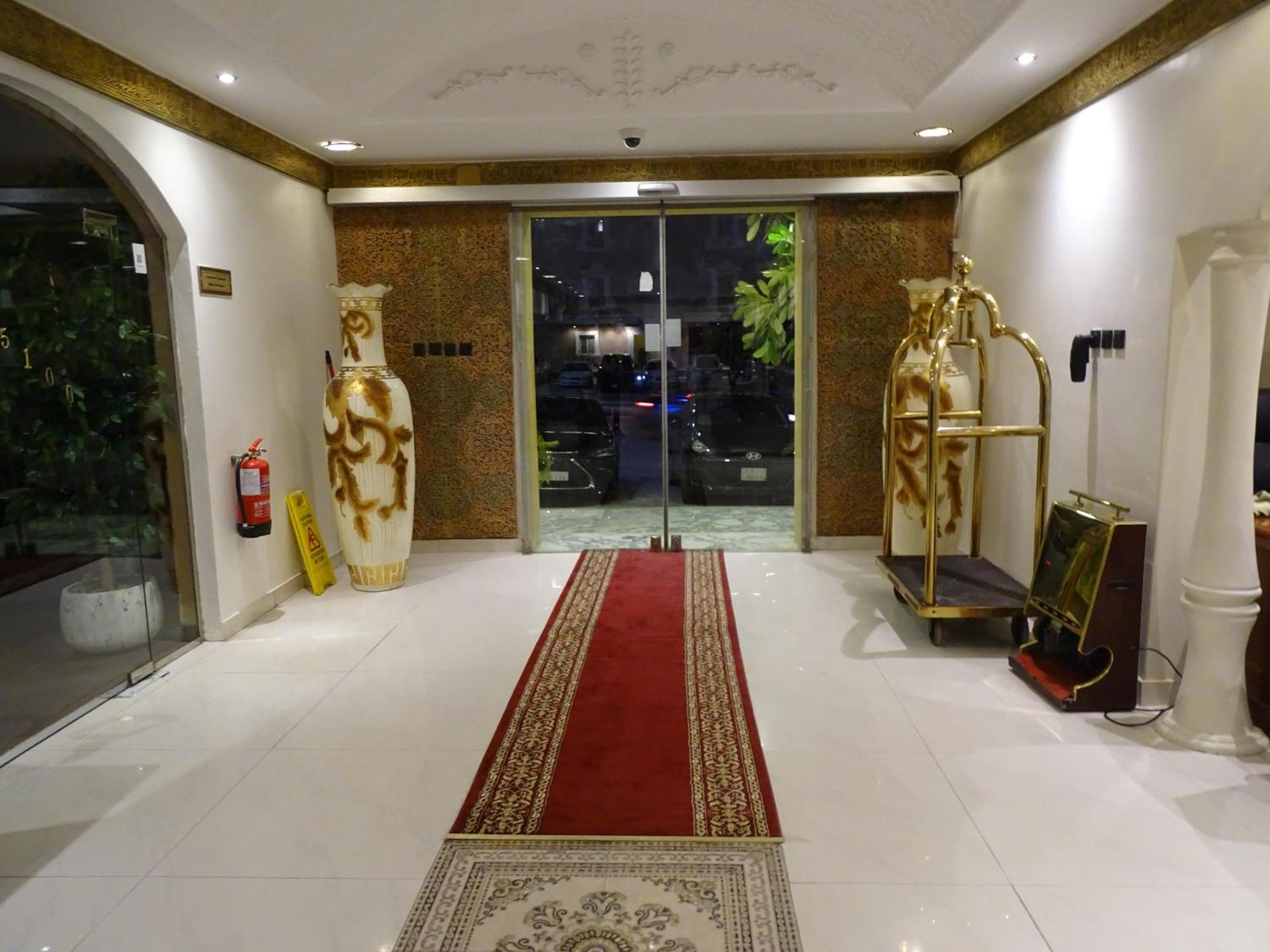 Comfort Inn Al Taawon - Family Only Рияд Екстериор снимка